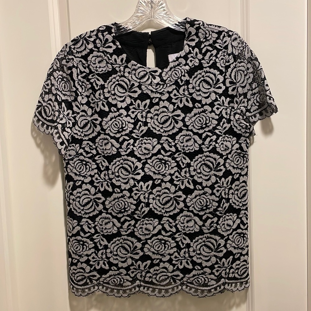NWOT NSR black/white lace floral top size S